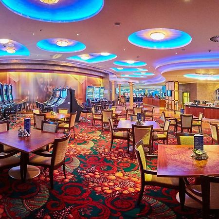 Casino&Hotel Admiral Alzbetin Zelezna Ruda Bagian luar foto