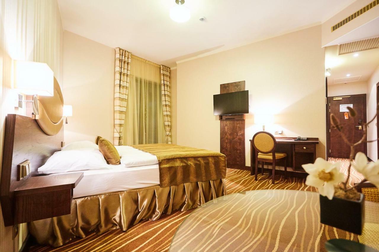 Casino&Hotel Admiral Alzbetin Zelezna Ruda Bagian luar foto