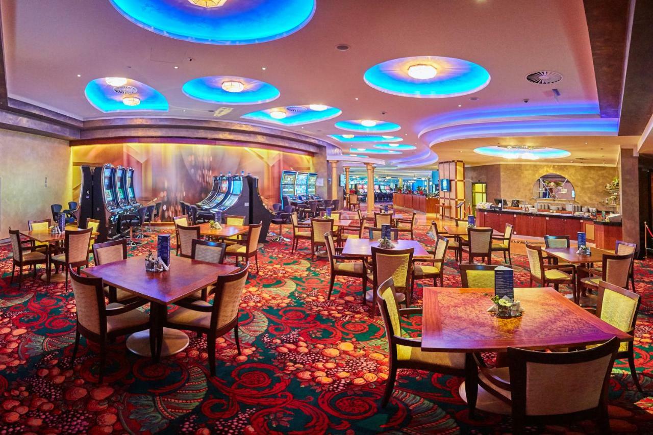Casino&Hotel Admiral Alzbetin Zelezna Ruda Bagian luar foto