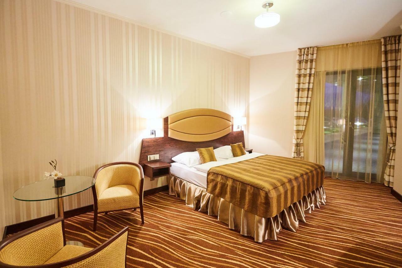 Casino&Hotel Admiral Alzbetin Zelezna Ruda Bagian luar foto