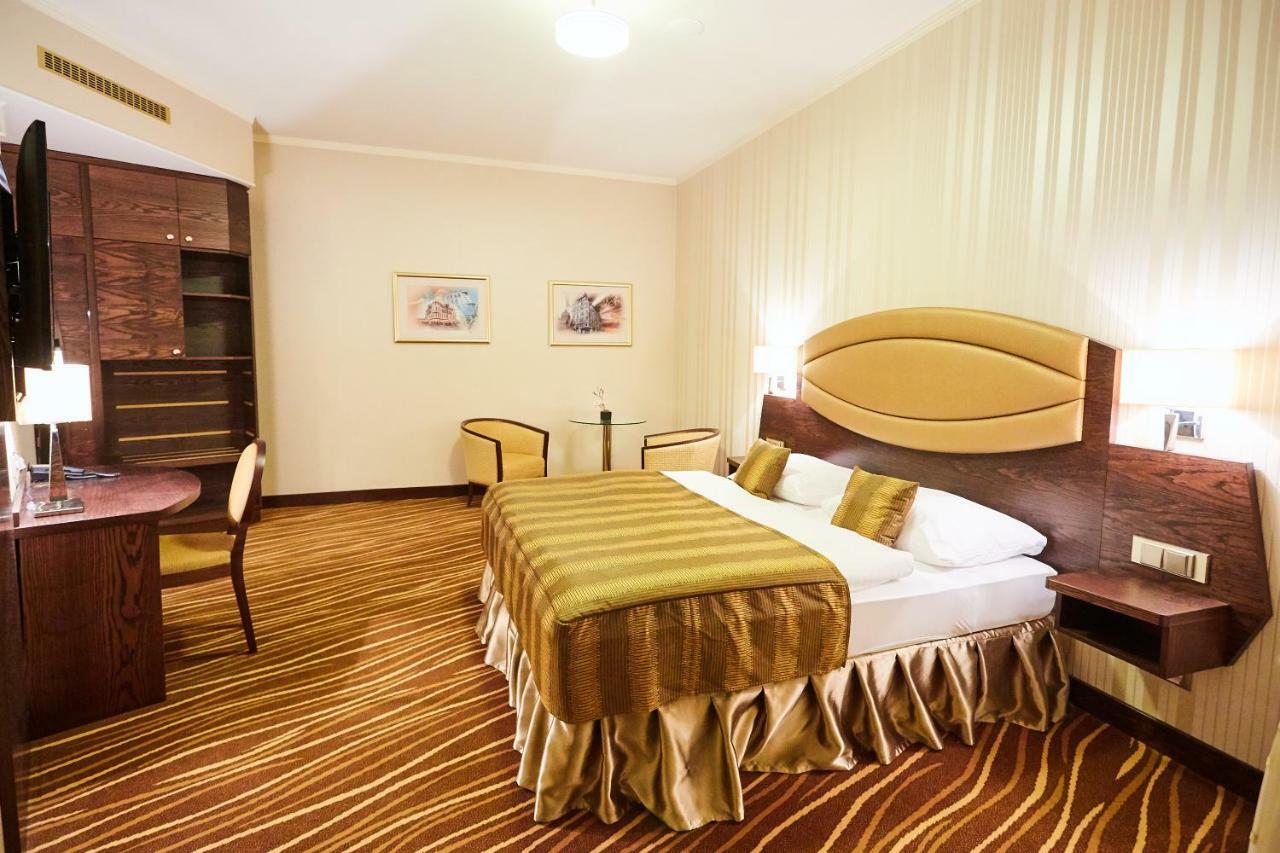 Casino&Hotel Admiral Alzbetin Zelezna Ruda Bagian luar foto